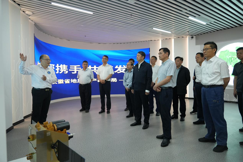 省地震局党组书记、局长李远志一行来院调研防震减灾科普工作